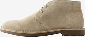 Botine Chukka de la Next pe gri: față