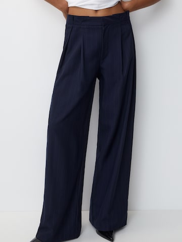 Wide leg Pantaloni con pieghe di Pull&Bear in blu