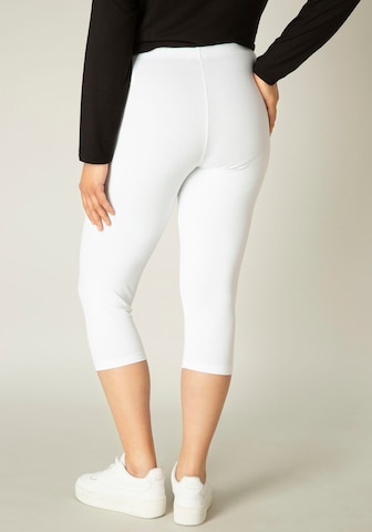 BASE LEVEL CURVY Skinny Leggings in Weiß