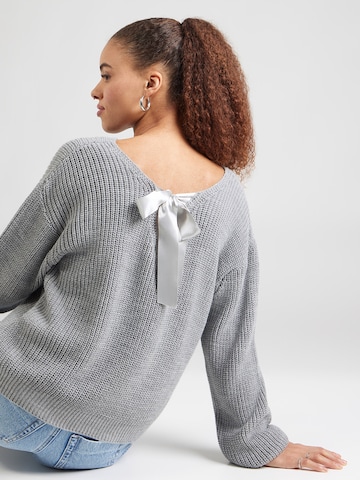 ABOUT YOU Neulepaita 'Rita' värissä harmaa