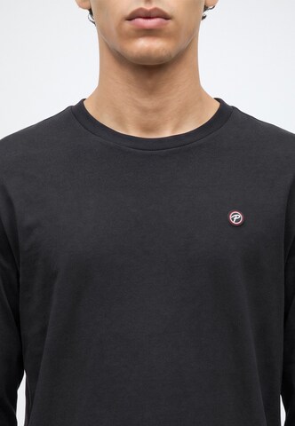 Tricou de la Petrol Industries pe negru