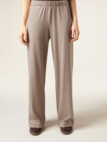CALZEDONIA Wide leg Pants in Brown: front