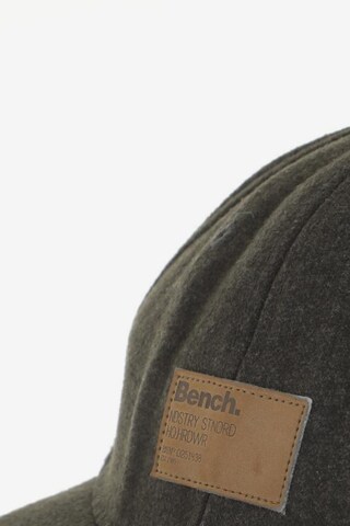 BENCH Hat & Cap in One size in Green