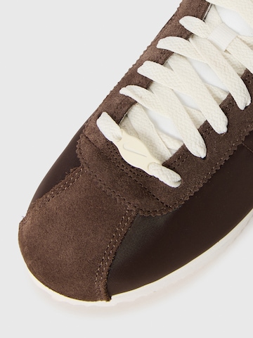 Nike Sportswear Низкие кроссовки 'Cortez' в Коричневый