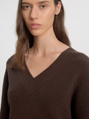 EDITED Pullover 'Rae' in Braun