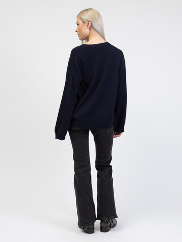 BROKE + SCHÖN Sweater in Blue