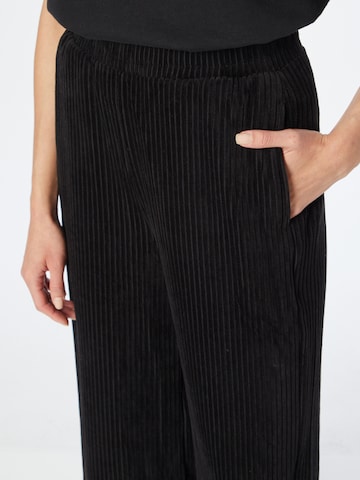 Urban Classics Wide leg Pants in Black