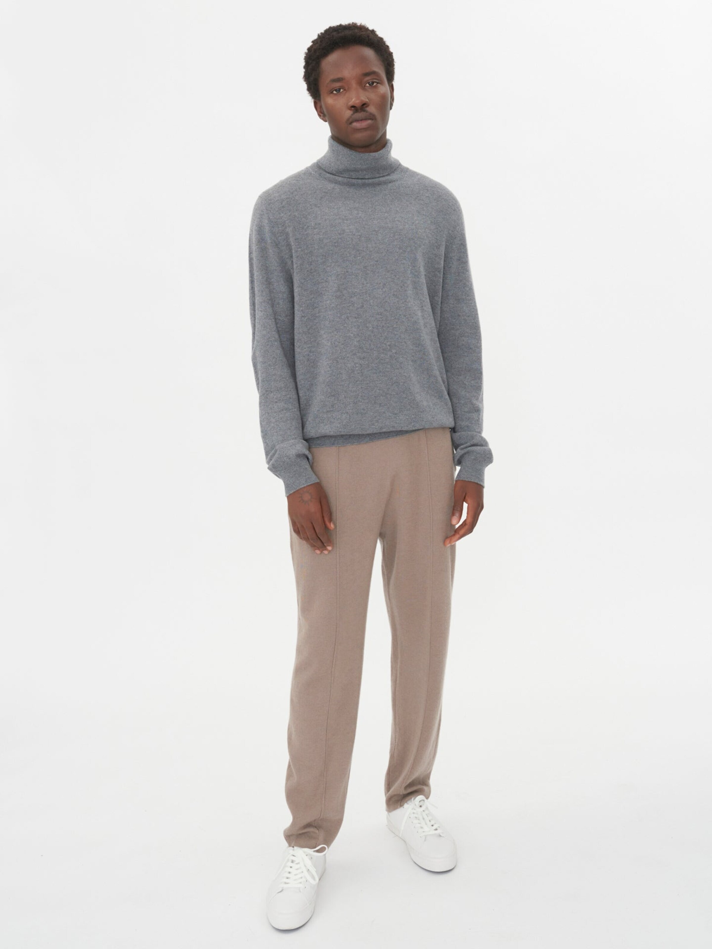 Pullover 'Men's Essential Turtleneck Cashmere Sweater' di GOBI Cashmere in grigio