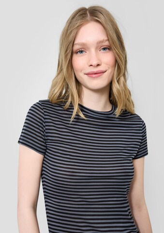 QS - Camiseta en gris