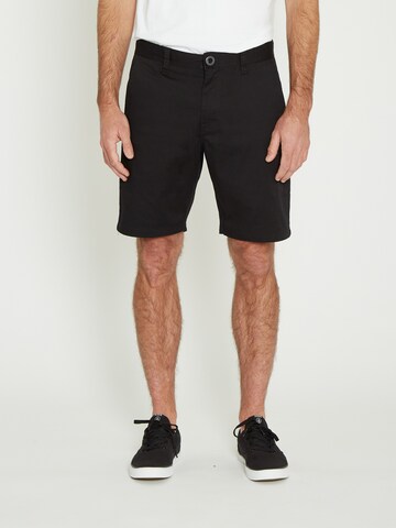 Volcom Regular Shorts 'Frickin' in Schwarz: predná strana