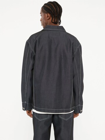 GUESS Übergangsjacke in Grau