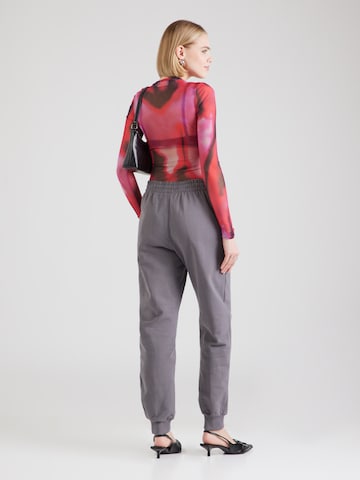 DKNY Tapered Hose in Grau: Rückseite