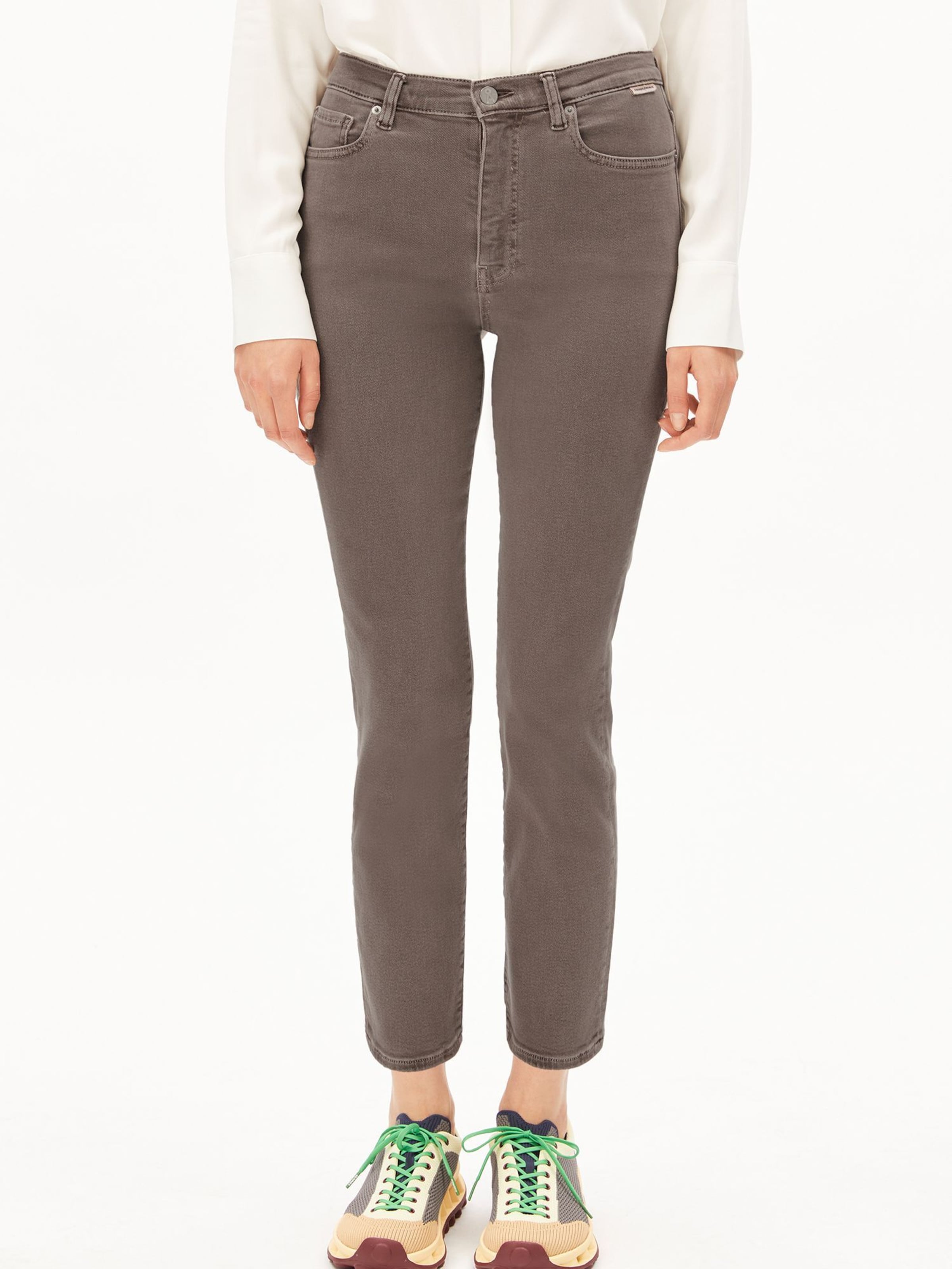 ARMEDANGELS Slimfit Jeans LEJAANI in Braun: Vorderseite