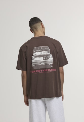 T-Shirt 'Slogan' Karl Kani en marron : devant