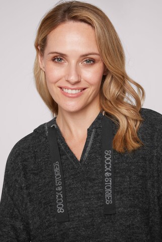 Soccx Kapuzenpullover aus Flauschstrick in Schwarz