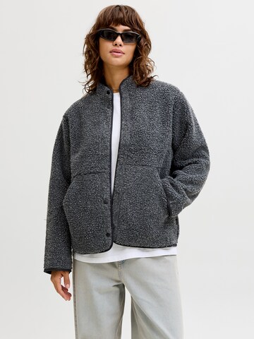 Giacca di mezza stagione 'JXVERA' di JJXX in grigio: frontale