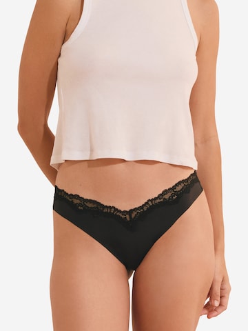 ETAM Thong 'Fara' in Black: front