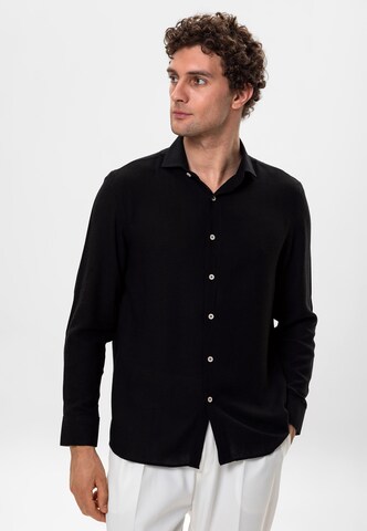 Antioch - Regular Fit Camisa em preto: frente