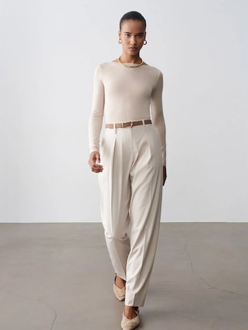 Dilvin Regular Trousers in Beige: front