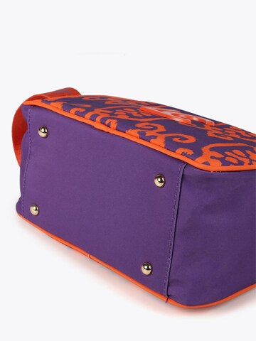 Pochette di Lola Casademunt in arancione