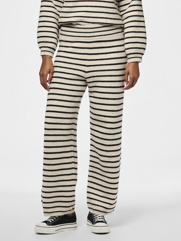 Regular Pantalon PIECES en blanc : devant