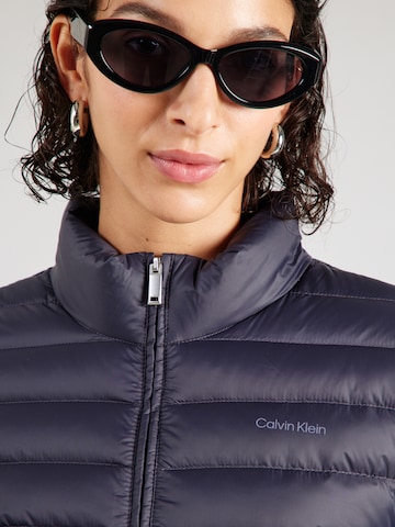 Calvin Klein Φθινοπωρινό και ανοιξιάτικο μπουφάν σε μπλε