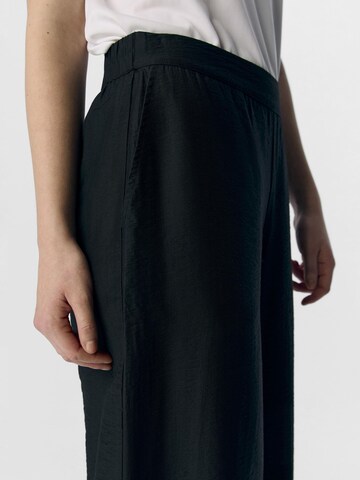 Loosefit Pantaloni 'Yui' di OBJECT in nero