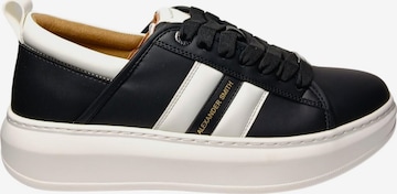 Baskets basses Alexander Smith en noir : devant