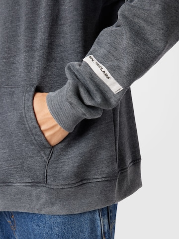 Mennace Sweatshirt in Grau