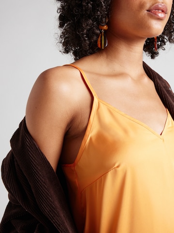 ABOUT YOU Top 'Celia' in Orange