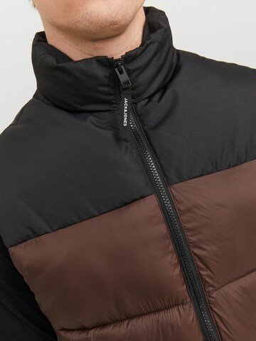 Gilet 'Toby' di JACK & JONES in marrone