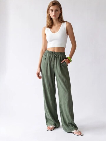 Wide leg Pantaloni de la MixRay pe verde