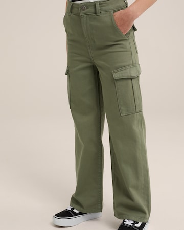 WE Fashion Loose fit Trousers in Green