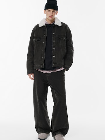 Pull&Bear Winter jacket in Black: front