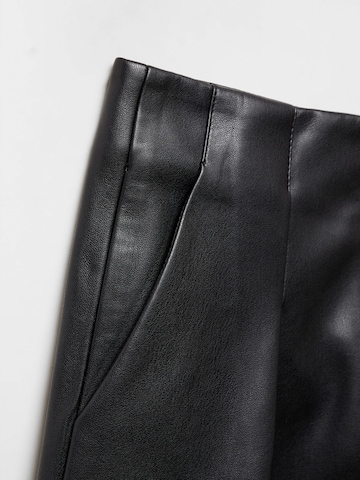 MANGO Voľný strih Plisované nohavice 'LAOS' - Čierna