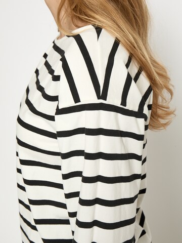 Top 'Nayala' di Peppercorn in nero