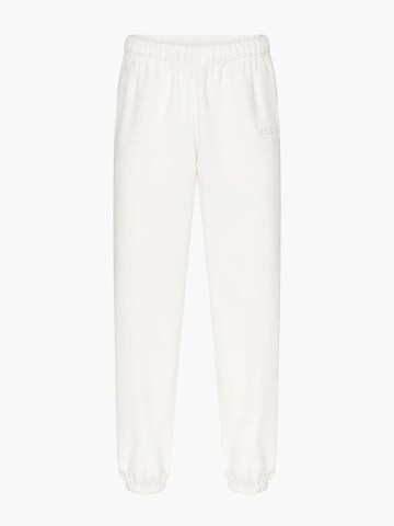cfab (formerly creamy fabrics) Tapered Broek 'Carrot' in Wit: voorkant