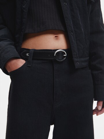 Ceinture Calvin Klein Jeans en noir : devant