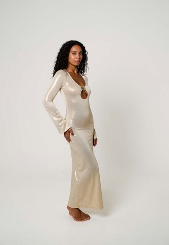 Moda Minx Maxikleid 'Scallop Shell' in Beige