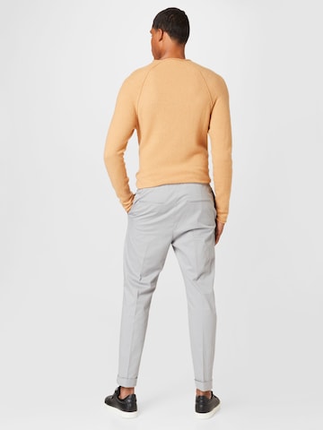 Tiger of Sweden - Tapered Pantalón de pinzas 'TRAVIN' en gris