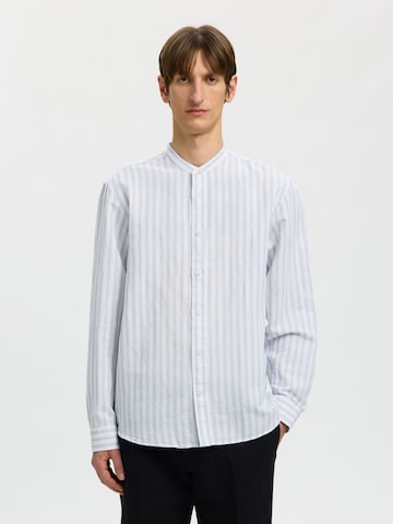 Coupe regular Chemise 'SLHClay' SELECTED en bleu : devant
