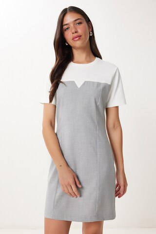 Rochie de la Happiness İstanbul pe gri: față