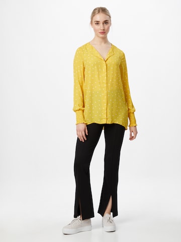 VILA - Blusa em amarelo