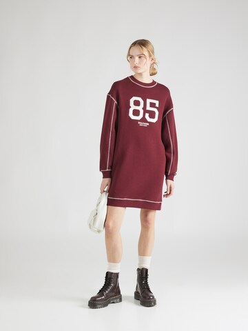 TOMMY HILFIGER Šaty 'Varsity 85' – červená