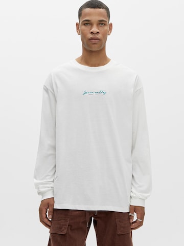 Pull&Bear Shirt in White: front