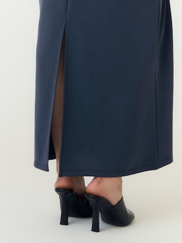 Gonna 'YASCoze' di YAS in blu