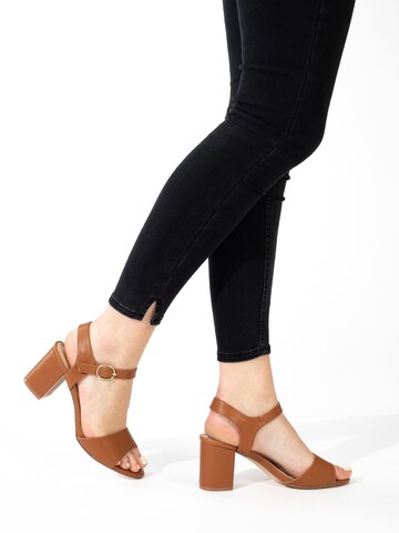 Celena - Sandalias 'Carol' en marrón