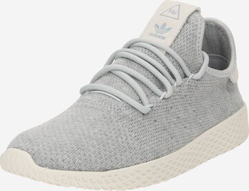 ADIDAS ORIGINALS Låg sneaker 'Hu' i grå: framsida