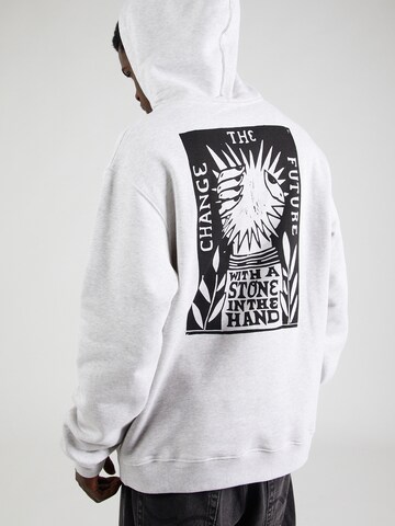 Iriedaily - Sudadera 'Change Future' en gris: frente