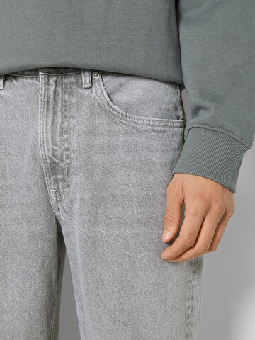 regular Jeans di Bershka in grigio